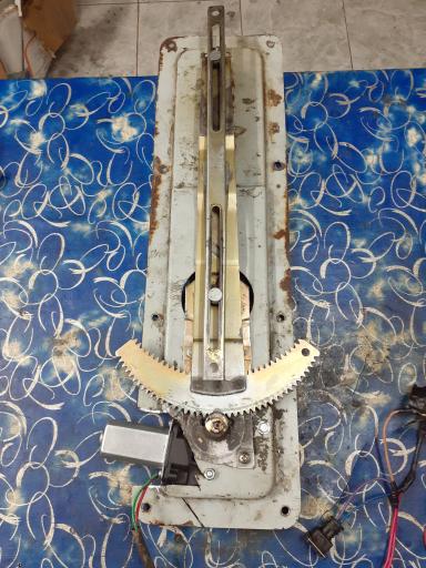 عکس تعمیرات شیشه بالابر سعید 