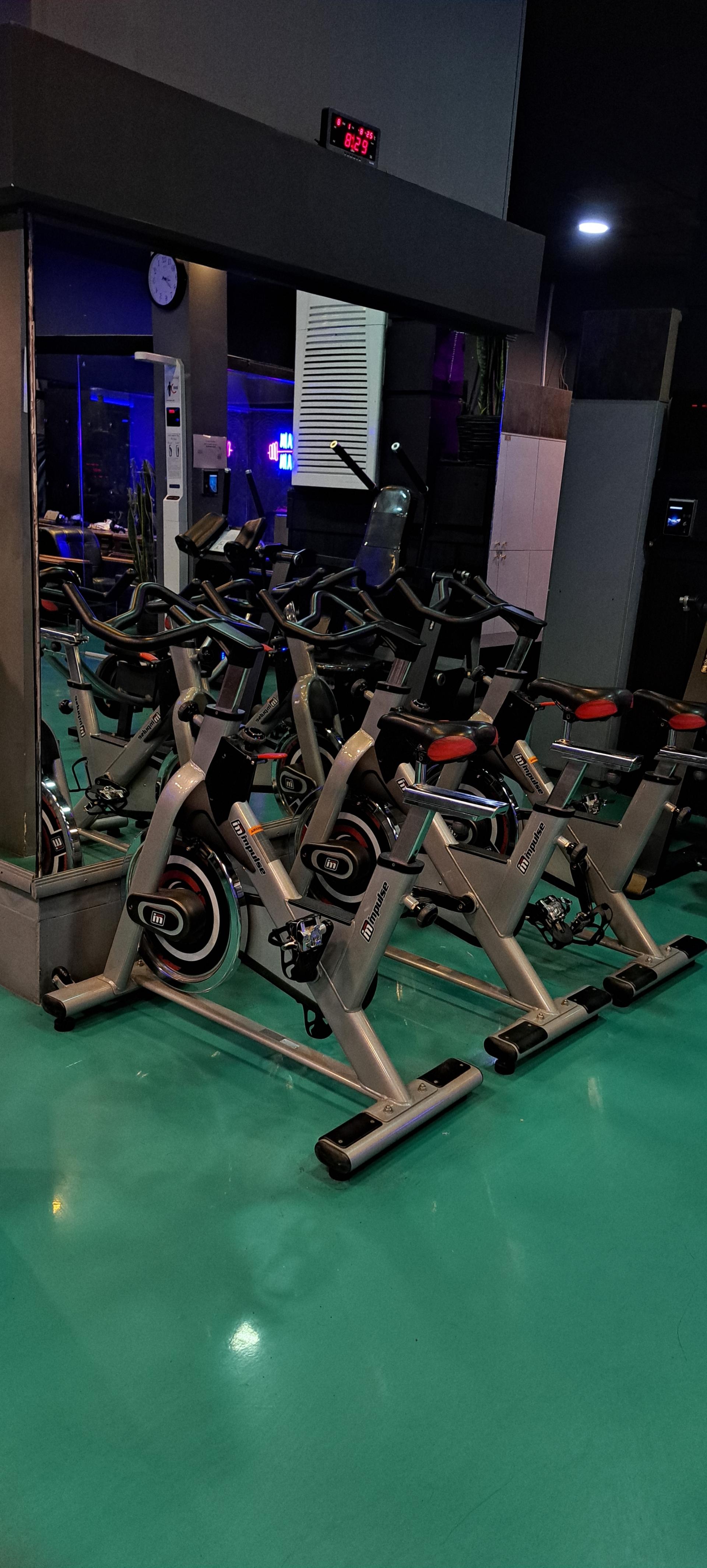 عکس باشگاه بدنسازی فیزیک پرو