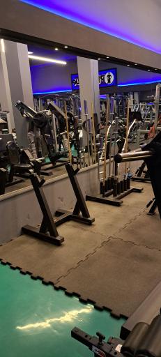 عکس باشگاه بدنسازی فیزیک پرو