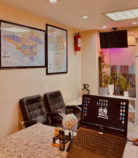 پیک یک صادقیه