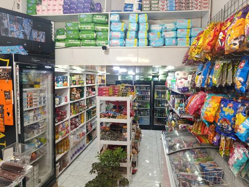 عکس سوپر مارکت شبانه روزی پسر خاله