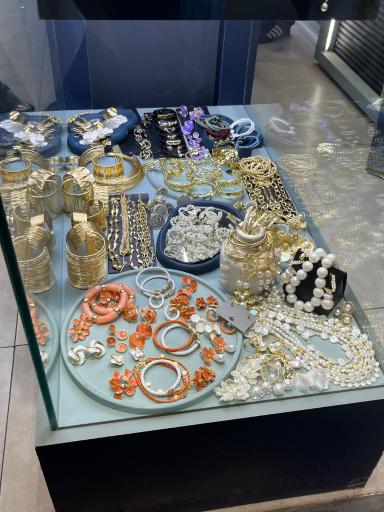 عکس فروشگاه کادویی تولدی پاپیون