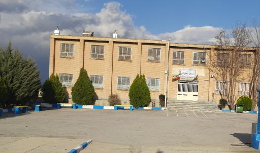 عکس دبیرستان شهدای شهر گیان
