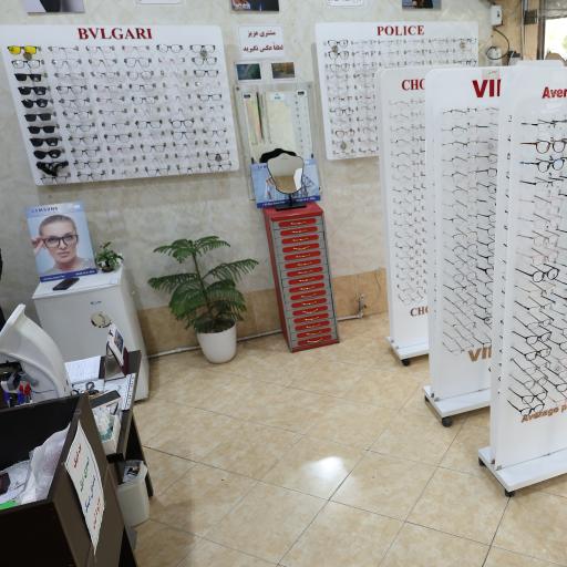 عکس بینایی سنجی و عینک چلسی