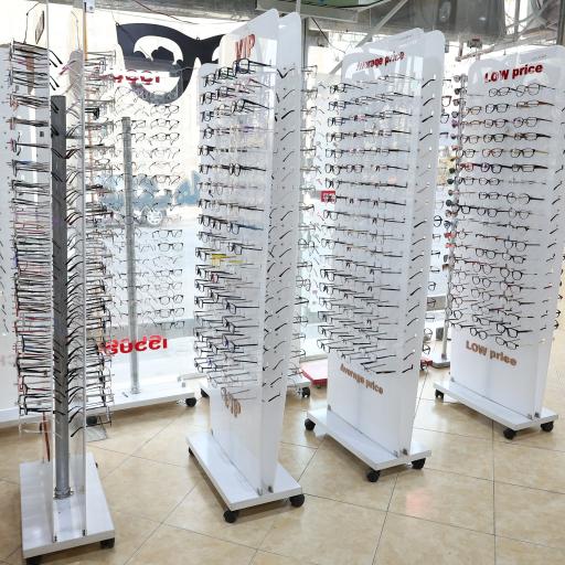 عکس بینایی سنجی و عینک چلسی