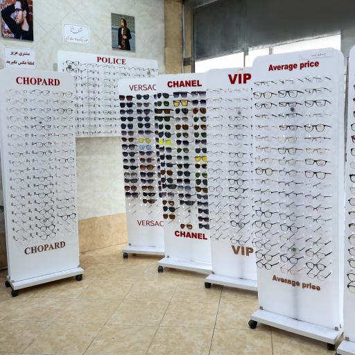 عکس بینایی سنجی و عینک چلسی