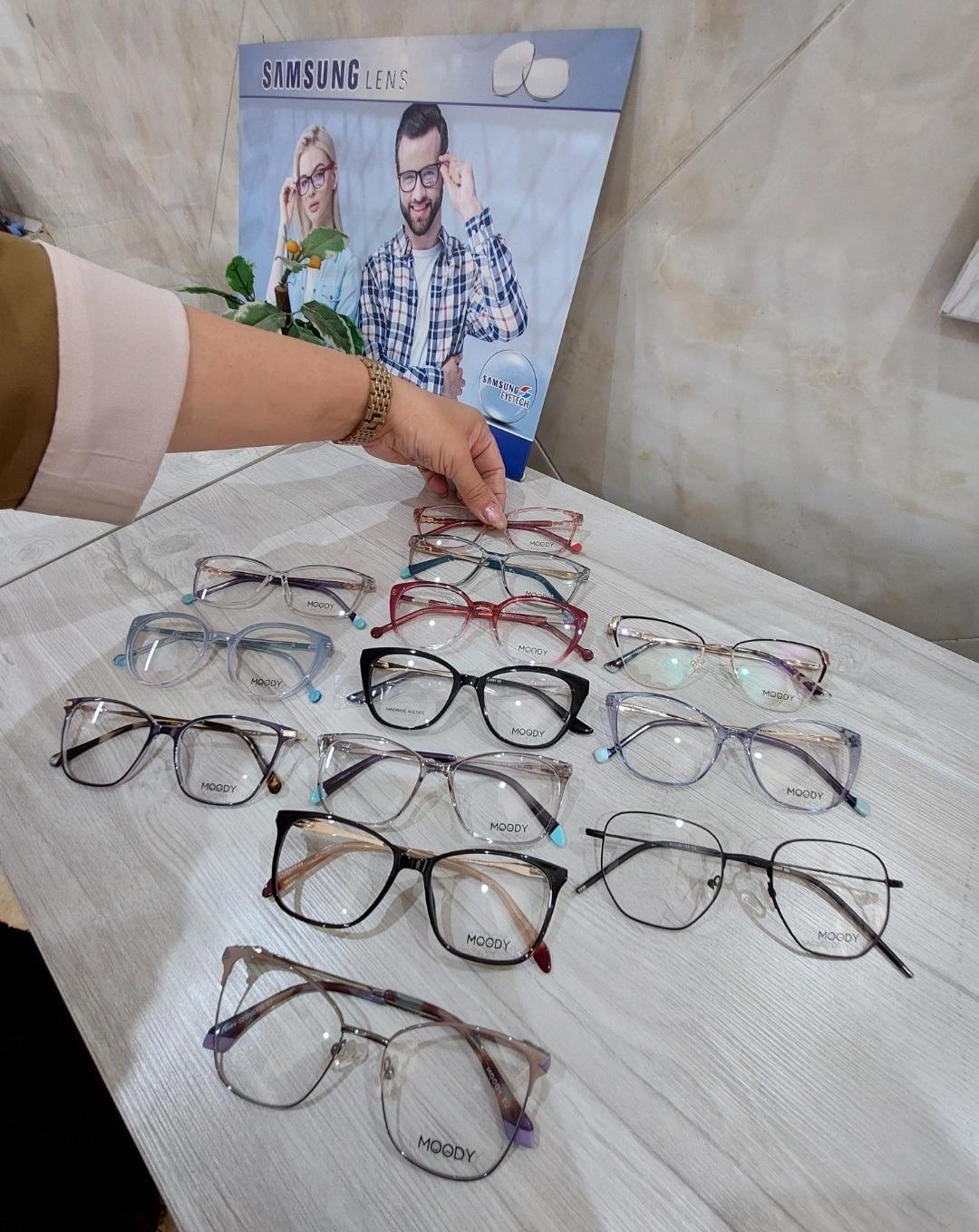 عکس بینایی سنجی و عینک چلسی