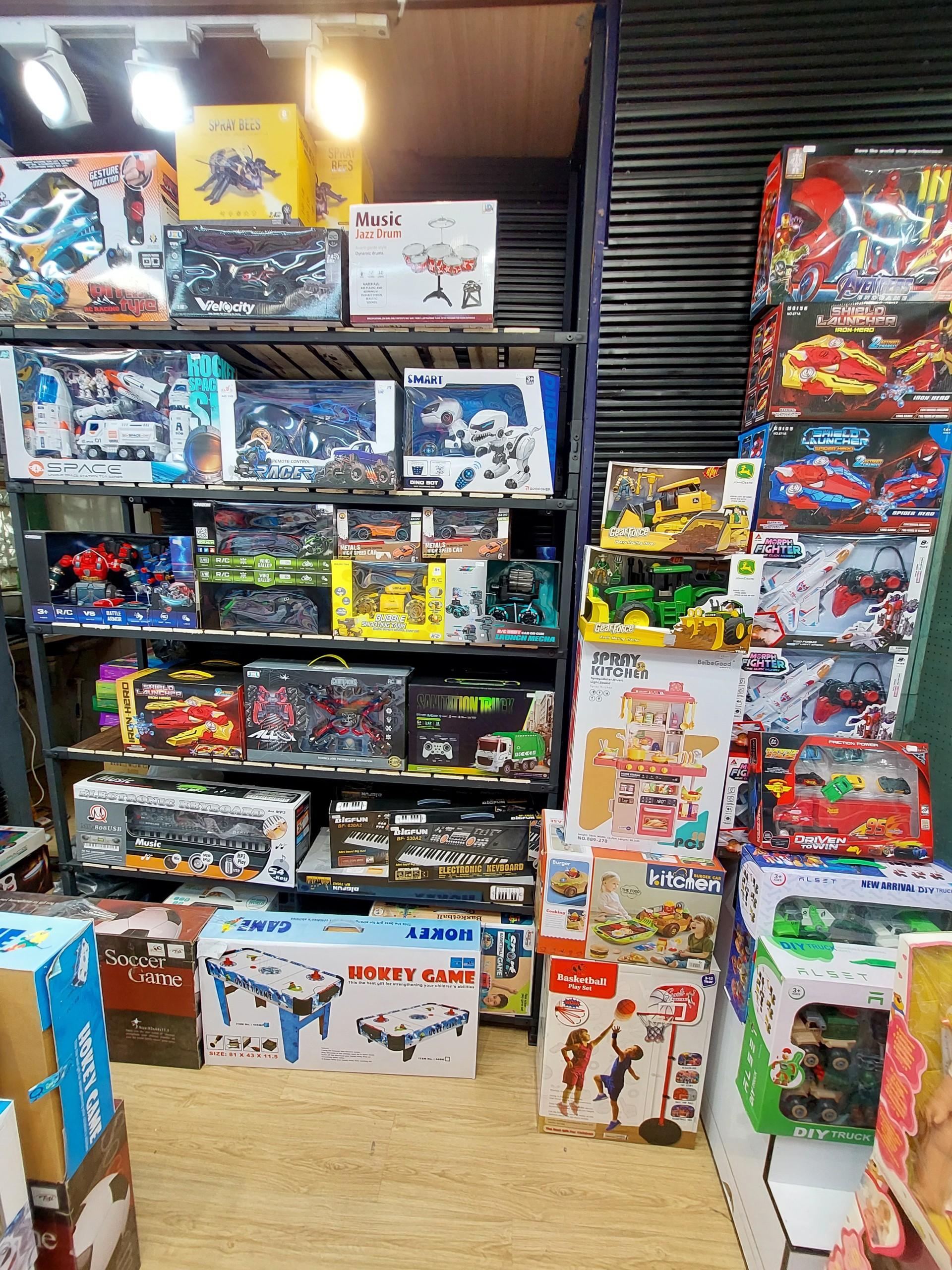 عکس فروشگاه اسباب بازی لوبی تویز 