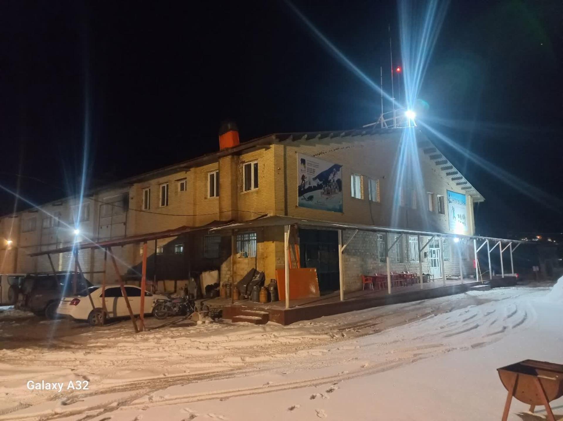 عکس قرارگاه مرکزی کوهنوردی قله دماوند پلور