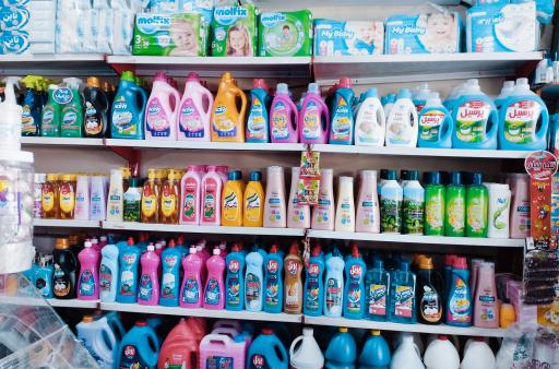 عکس فروشگاه مواد غذایی معلم