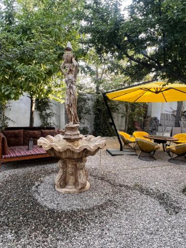 عکس باغ ویلای روژین