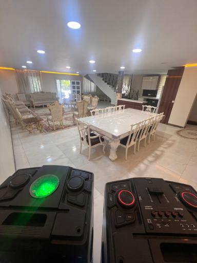 عکس باغ ویلای روژین