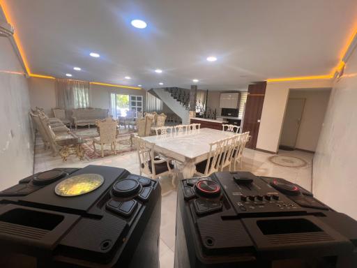 عکس باغ ویلای روژین