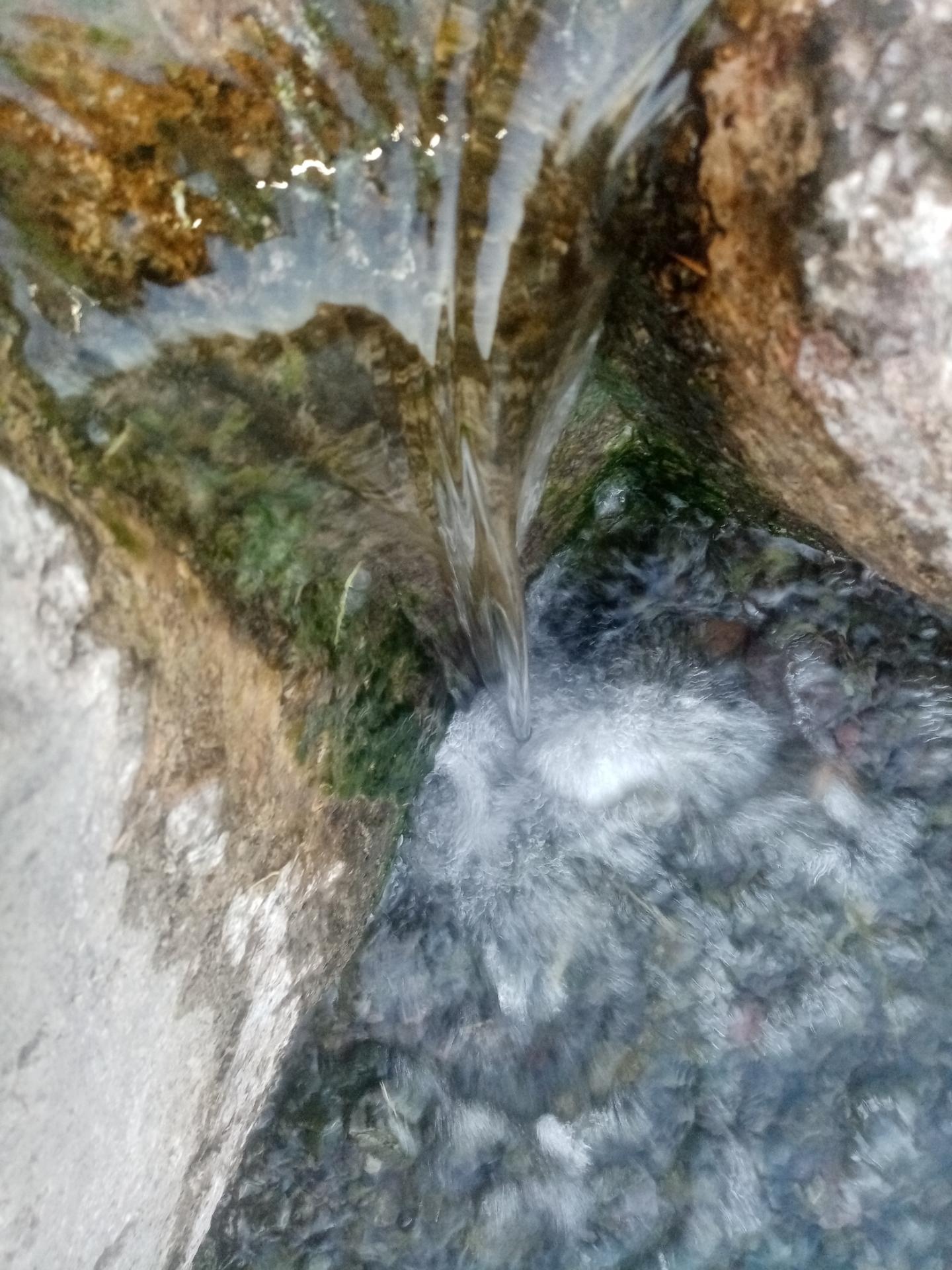 عکس قنات وچشمه وحوض استخر ذخیره آب میج صفلی، دهنو