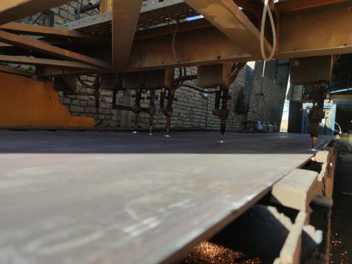 عکس آهن آلات و برشکاری خوشدل