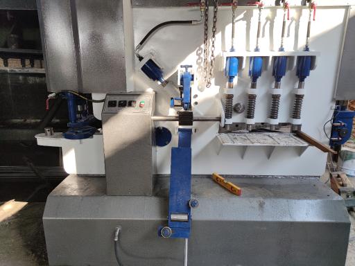 عکس آهن آلات و برشکاری خوشدل