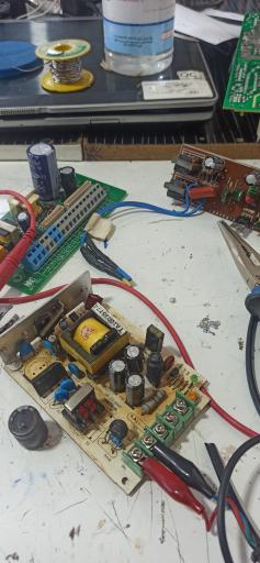 عکس تعمیرات برد و باند و اسپیکر الکتروحسینی