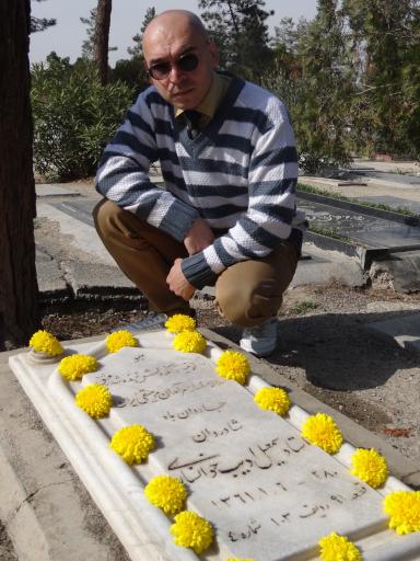 عکس آرامگاه ادیب خوانساری