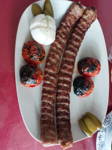 عکس تهیه غذای دهکده