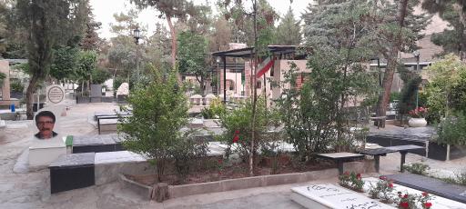 عکس گلزار شهدای حاجی آباد