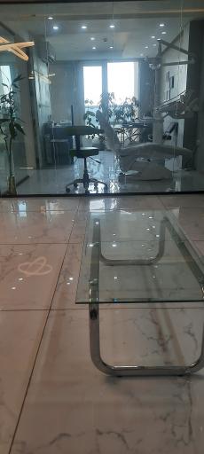 عکس دکتر نرگس عزتی-جراح لثه