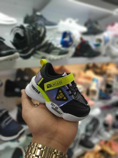 عکس تولیدی کفش اسپرت میعاد