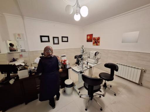 عکس دکتر ساناز رحمت خواه (چشم پزشک)