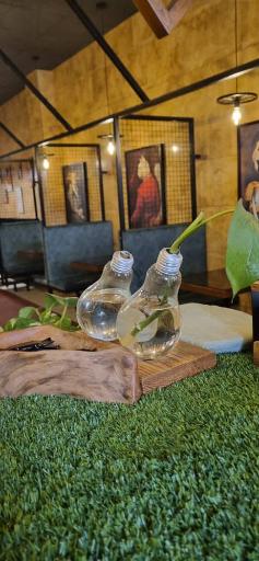 عکس کافه چارلی