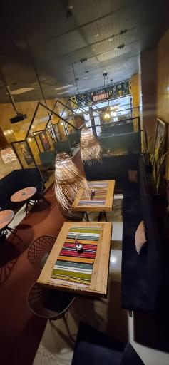 عکس کافه چارلی