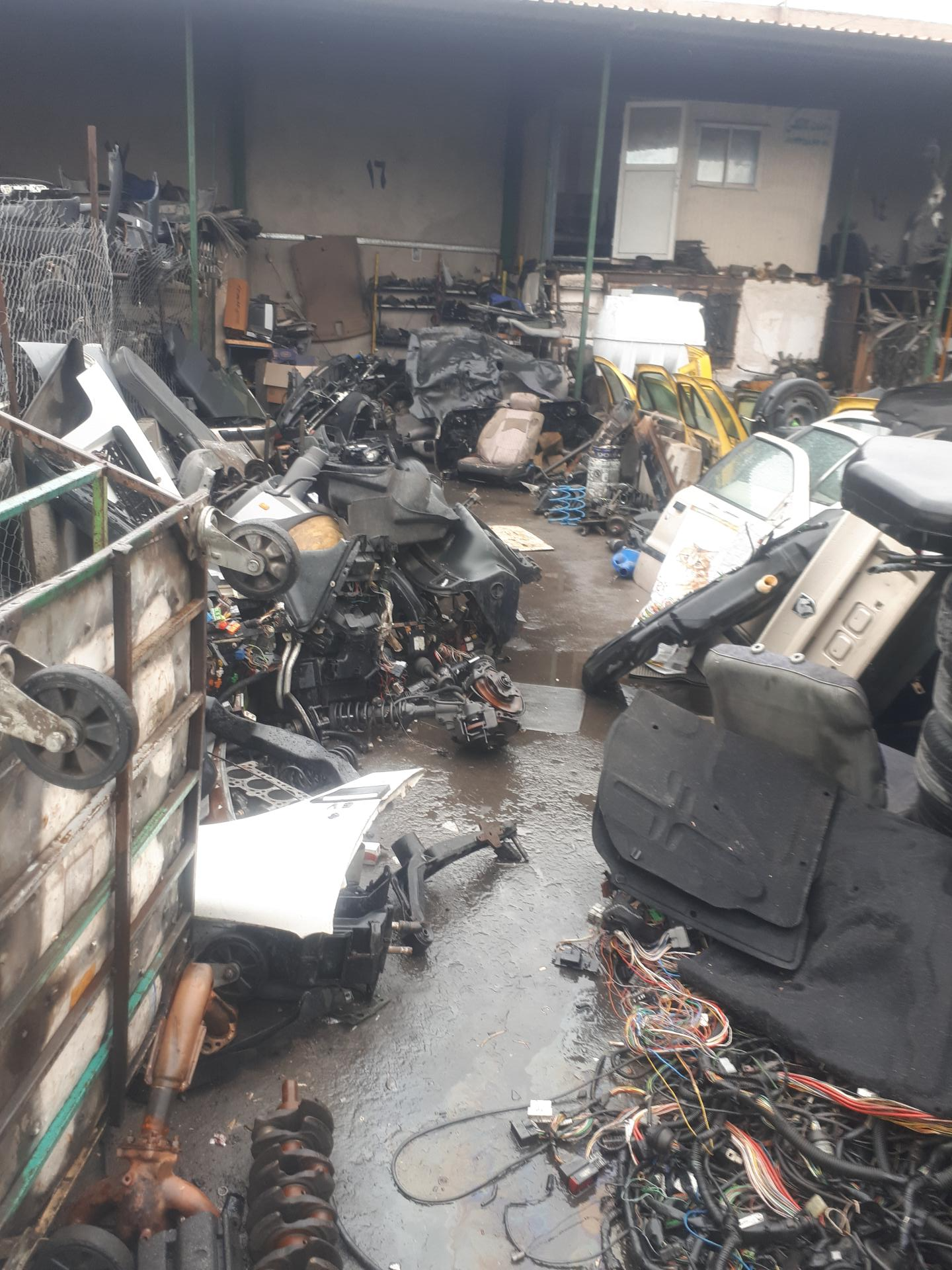 عکس فروشگاه استوک یدک برادران فریاد