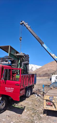 عکس پمپ آب و جرثقیل مرکزی