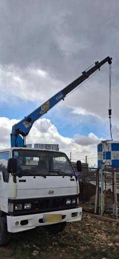 عکس پمپ آب و جرثقیل مرکزی