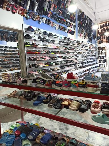 عکس کفش علی اکبر سیاوشی