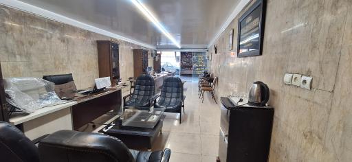 عکس مشاورین املاک صادقی