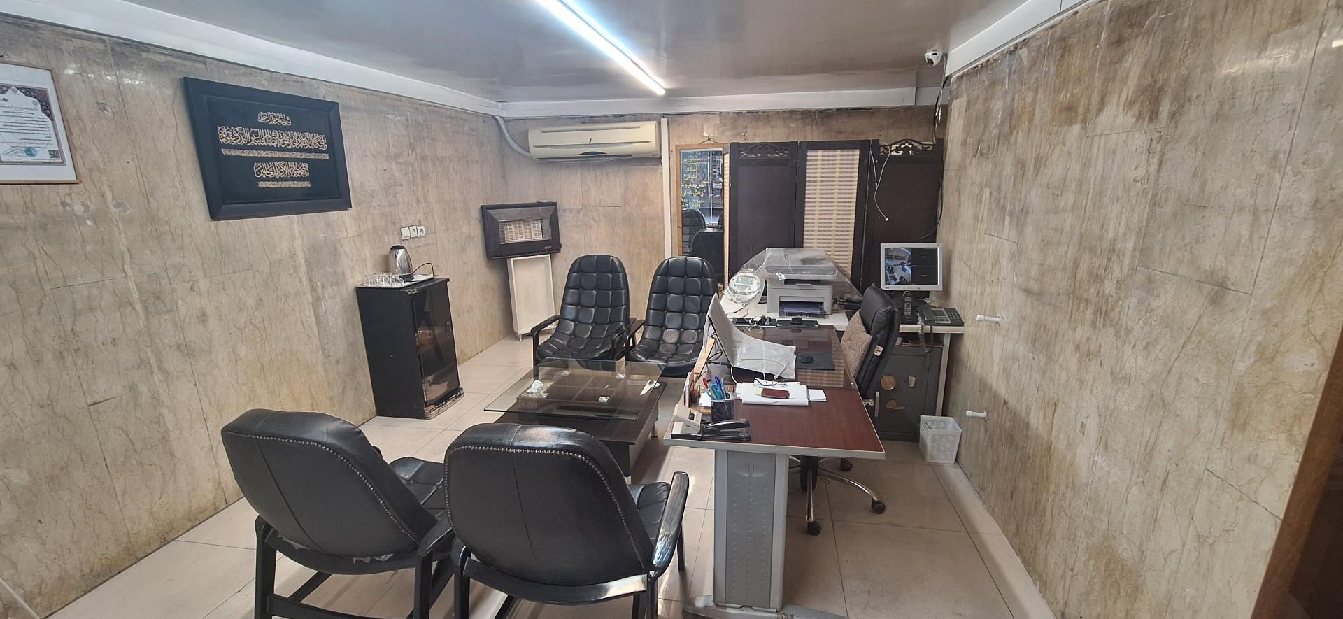 عکس مشاورین املاک صادقی