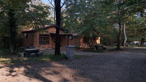 عکس کلبه جنگلی منطقه سیسنگان