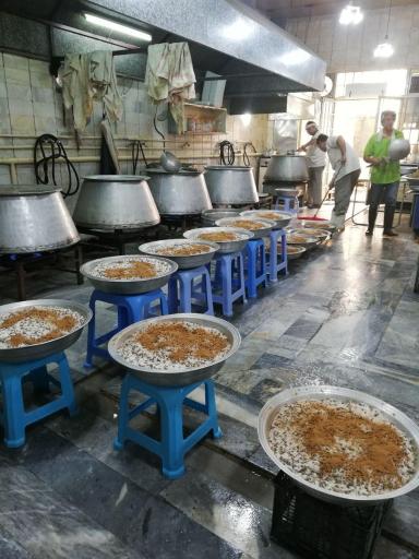 عکس تهیه غذای مسجد قندی