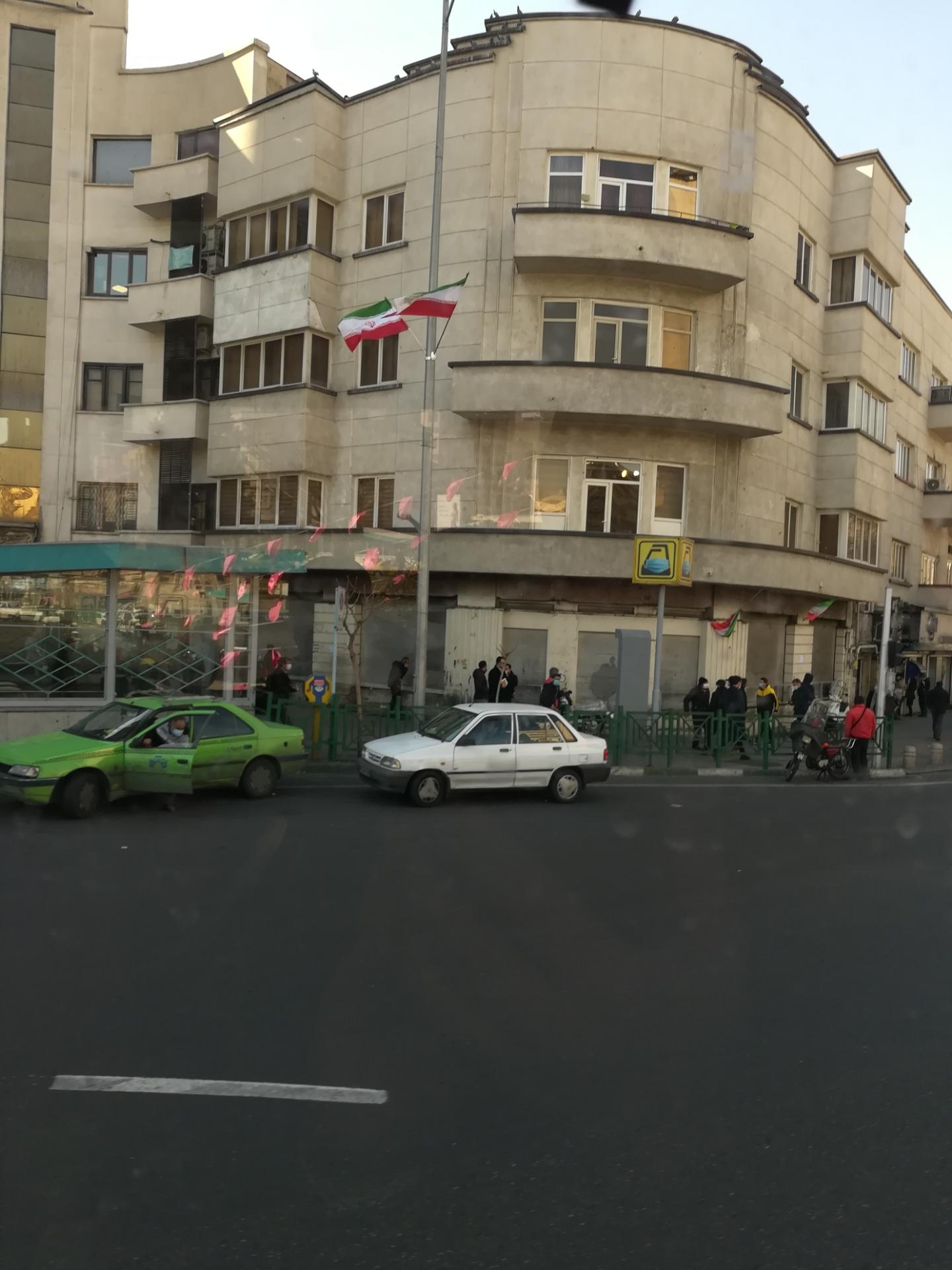 عکس ورودی مترو ایستگاه فردوسی (جنوب غربی)