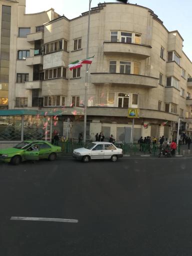 عکس ورودی مترو ایستگاه فردوسی (جنوب غربی)