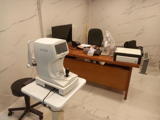 عکس عینک و معاینه چشم طلوع