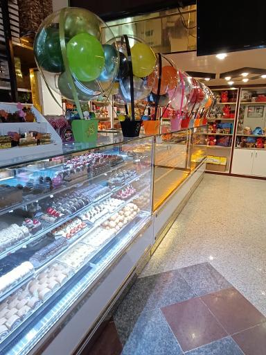 عکس شیرینی فروشی کادو