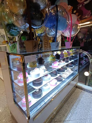 عکس شیرینی فروشی کادو