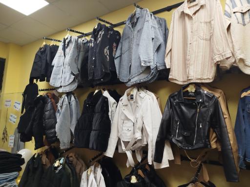 عکس فروشگاه مانی لی