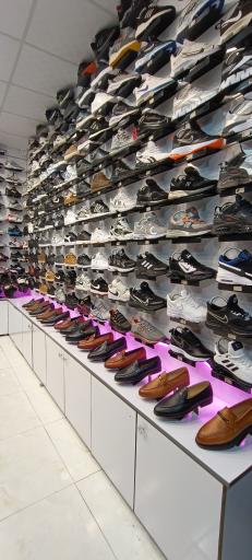 عکس کتونی آدرین