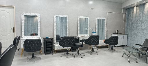 عکس سالن زیبایی محجوب