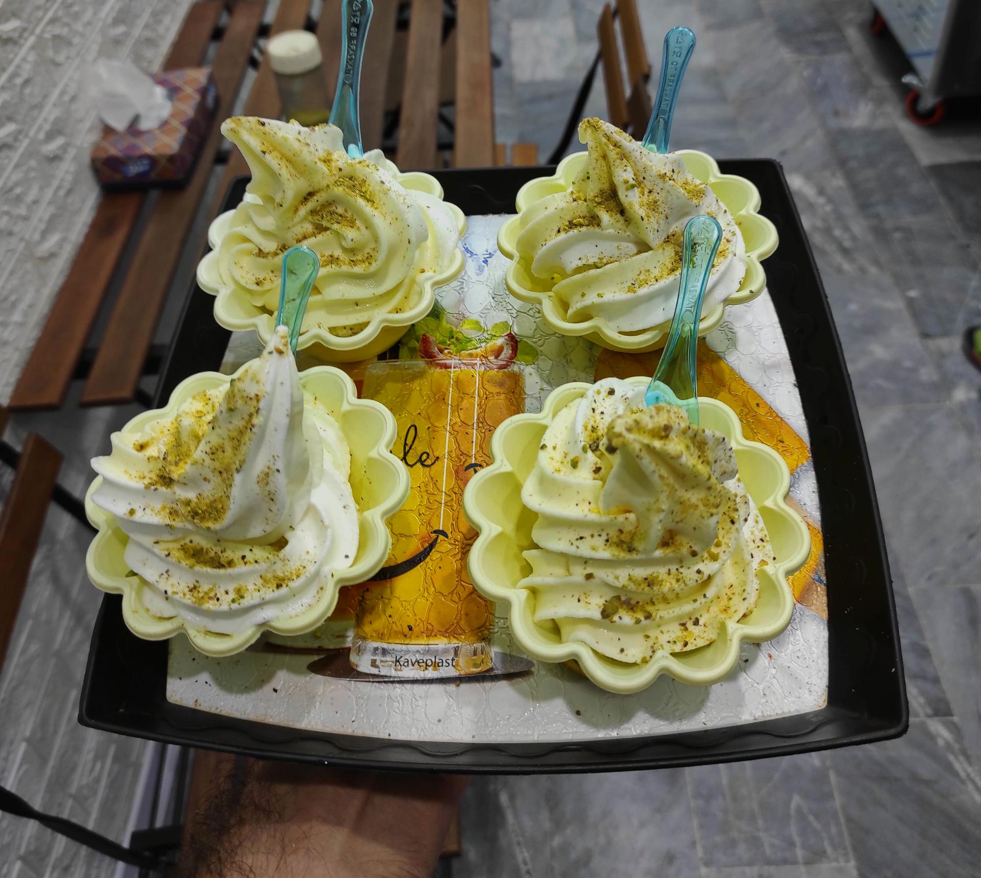 عکس کافه بستنی وانیلا 