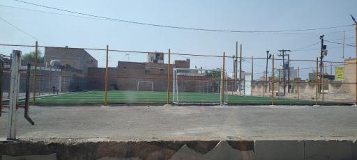 عکس زمین چمن مصنوعی نعل شکن