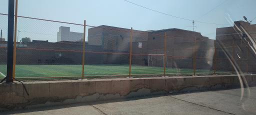 عکس زمین چمن مصنوعی نعل شکن