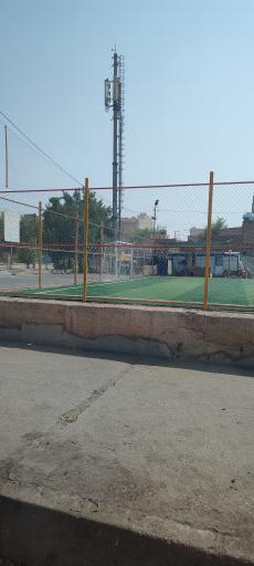 عکس زمین چمن مصنوعی نعل شکن