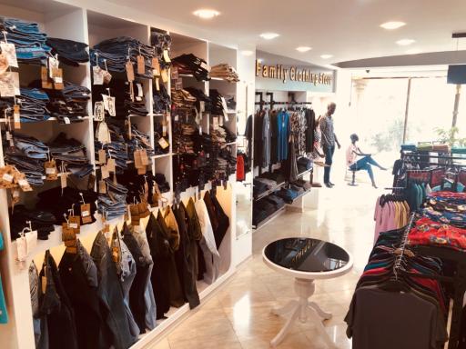 عکس فروشگاه پوشاک خانواده صادقیان